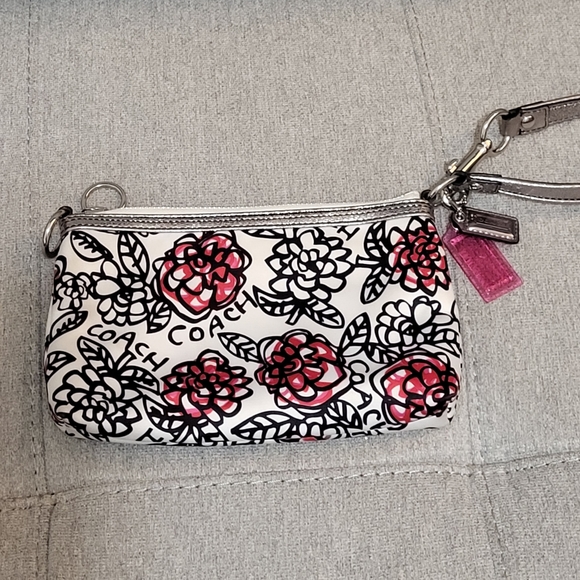 Like New Coach Poppy Daisy Floral Graffiti Wristlet - Picture 6 of 9